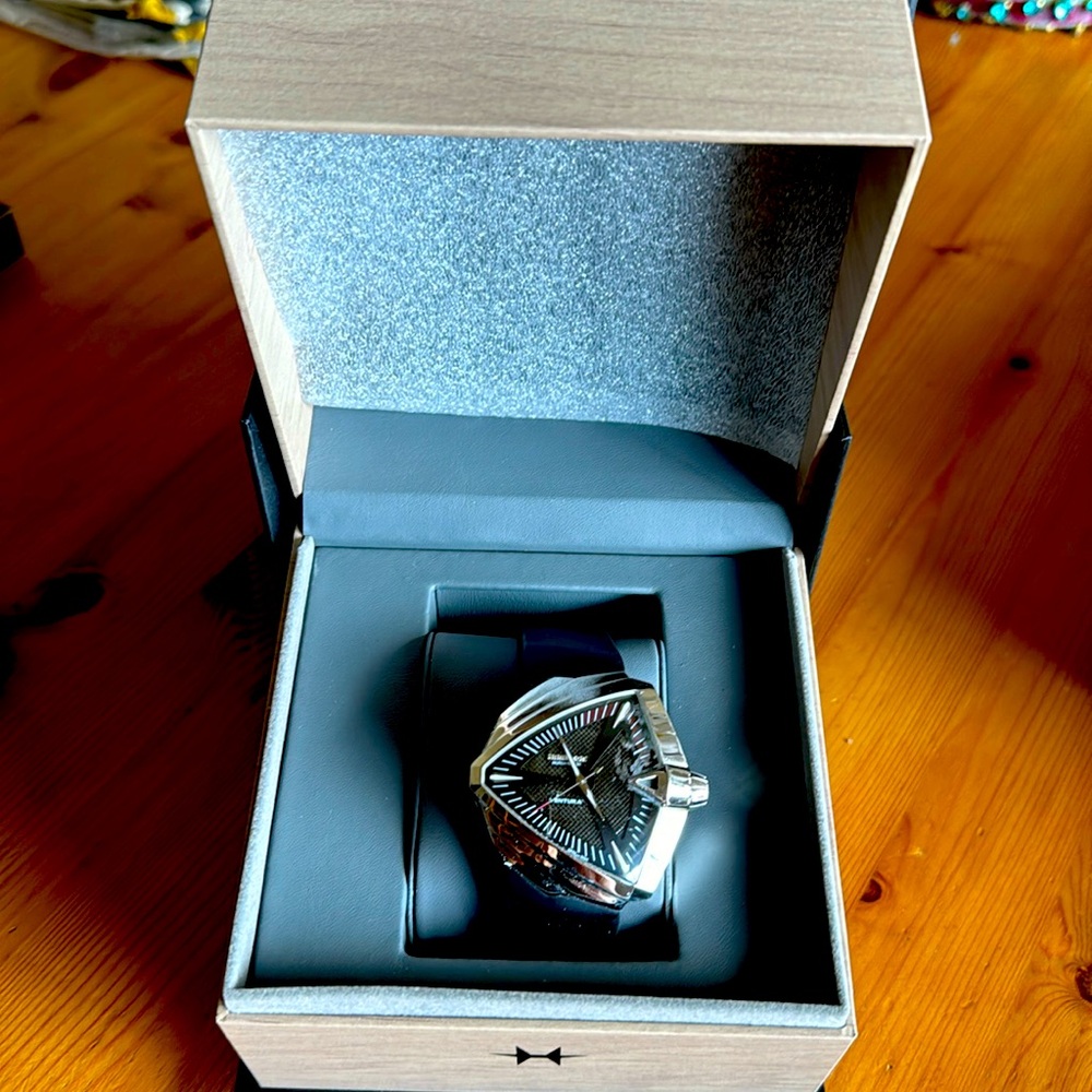 Hamilton Ventura XL
